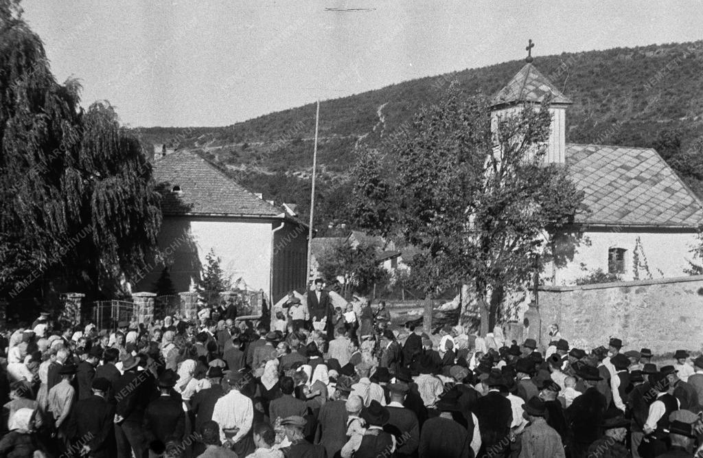Szikra falupatronázs. Pilisszentlászló
