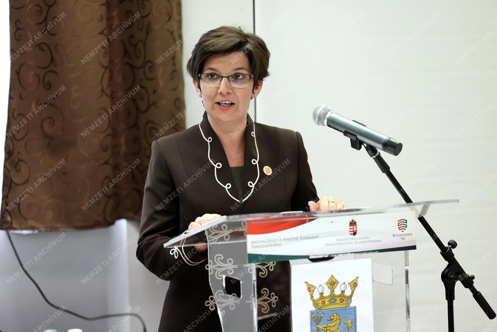 Itthon, együtt, veletek címmel konferencia Topolyán
