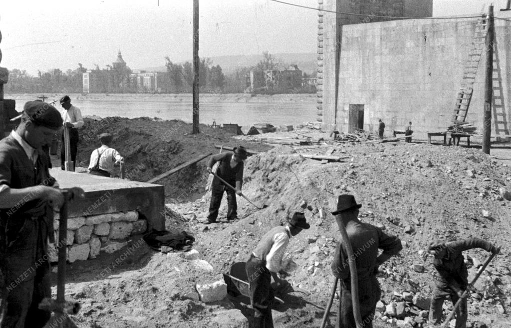 Újjáépítés - Az Árpád híd építése