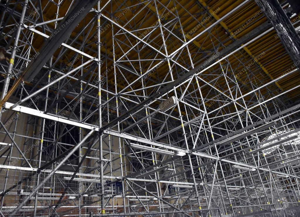 Közlekedés - Budapest - A Nyugati pályaudvar tetőfelújítása