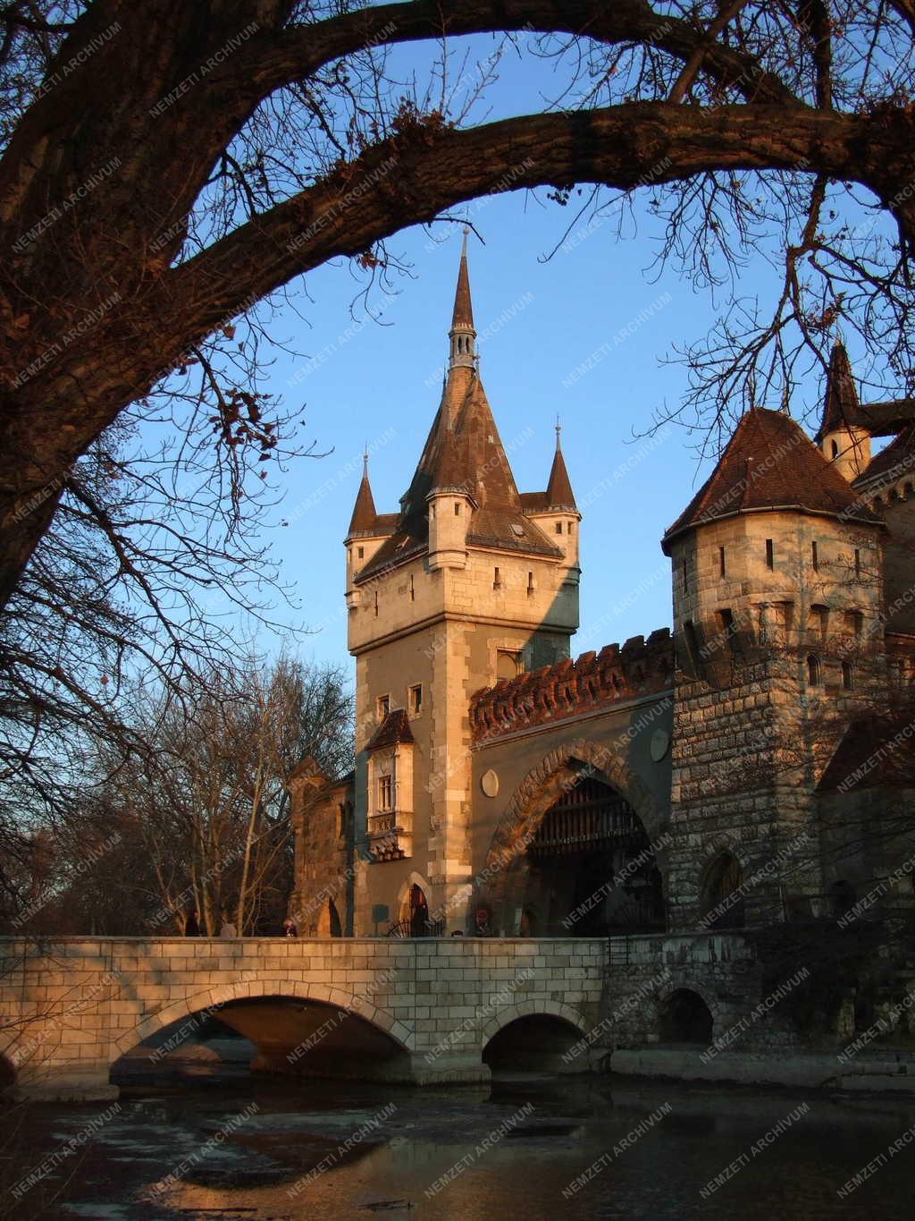 Budapest - Műemlék - Vajdahunyadvár