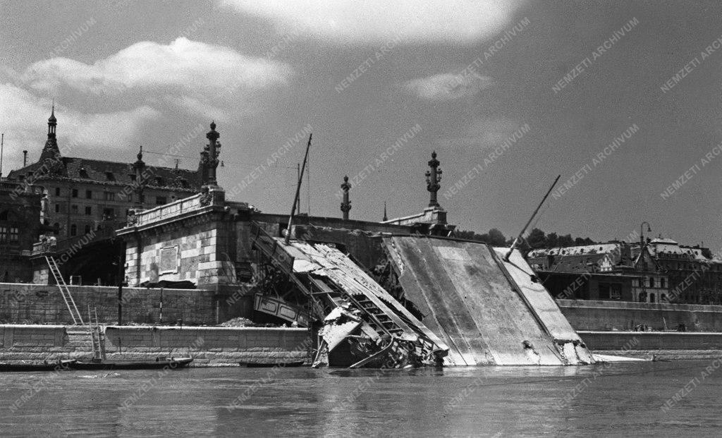 Háború - Romos Budapest - Margit híd