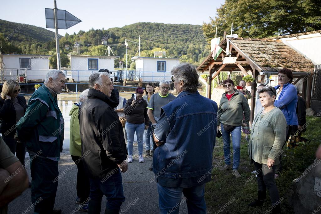 Árvíz - Orbán Viktor Kisorosziban ellenőrizte a védekezési munkálatokat