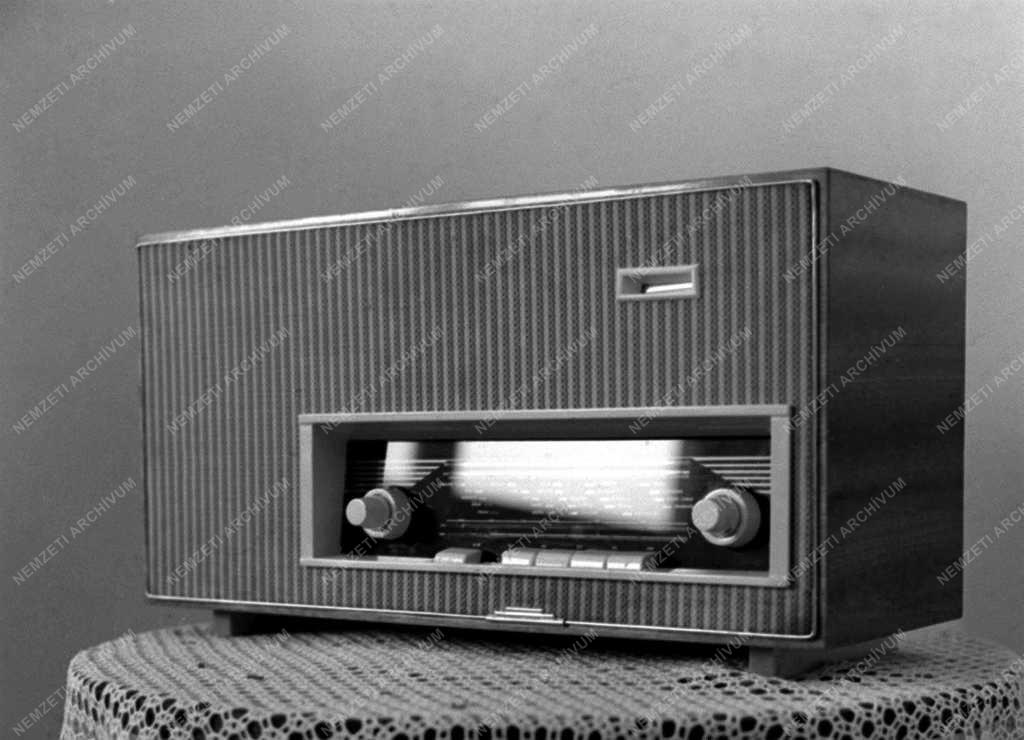 Ipar - 1964. évi rádió és tv újdonságok