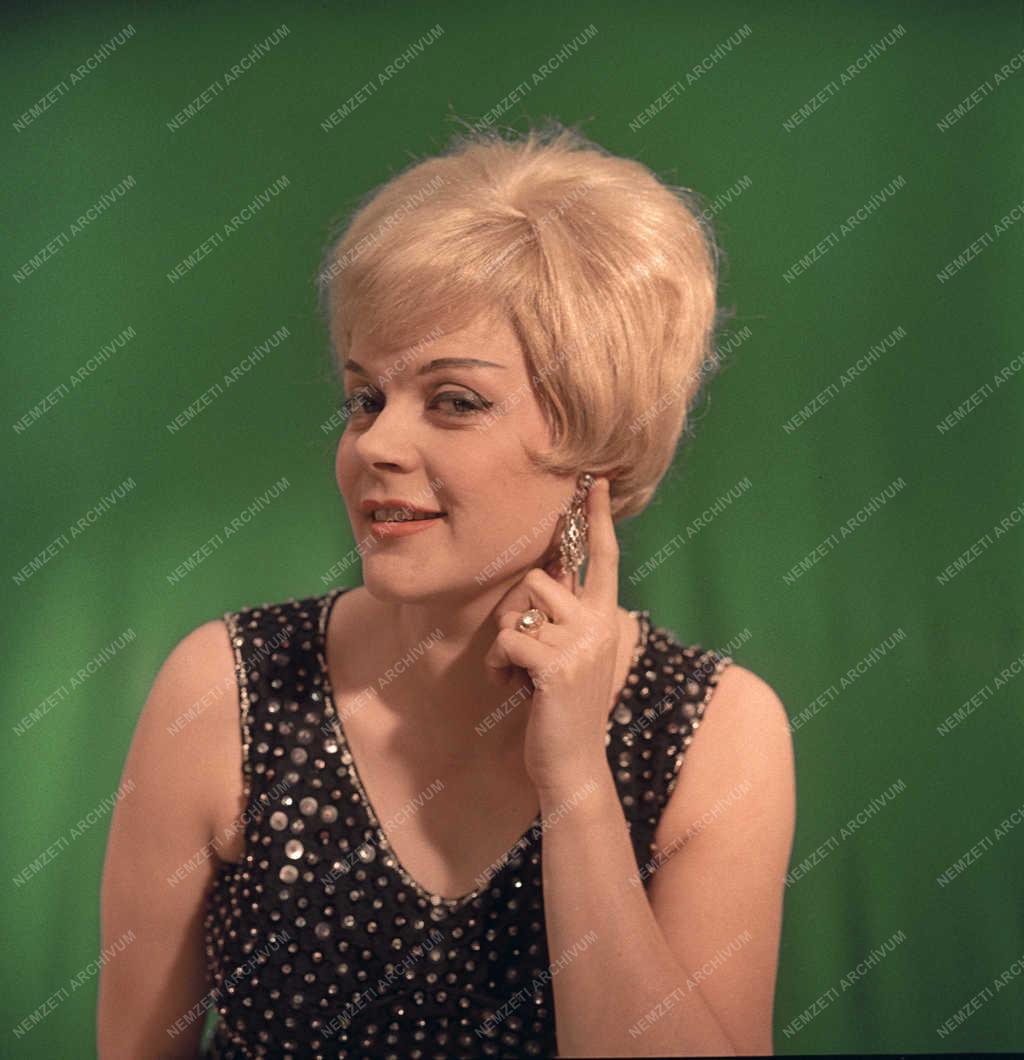 Kultúra - Domján Mária színésznő, operetténekes