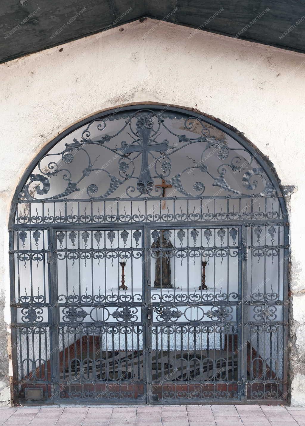 Egyház  - Gyöngyös - Sarlós Boldogasszony Ferences templom