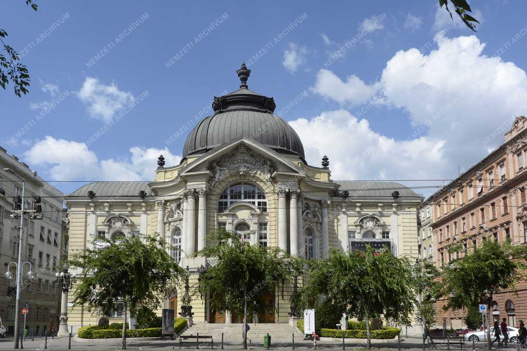 Épület - Budapest - A Vígszínház épülete