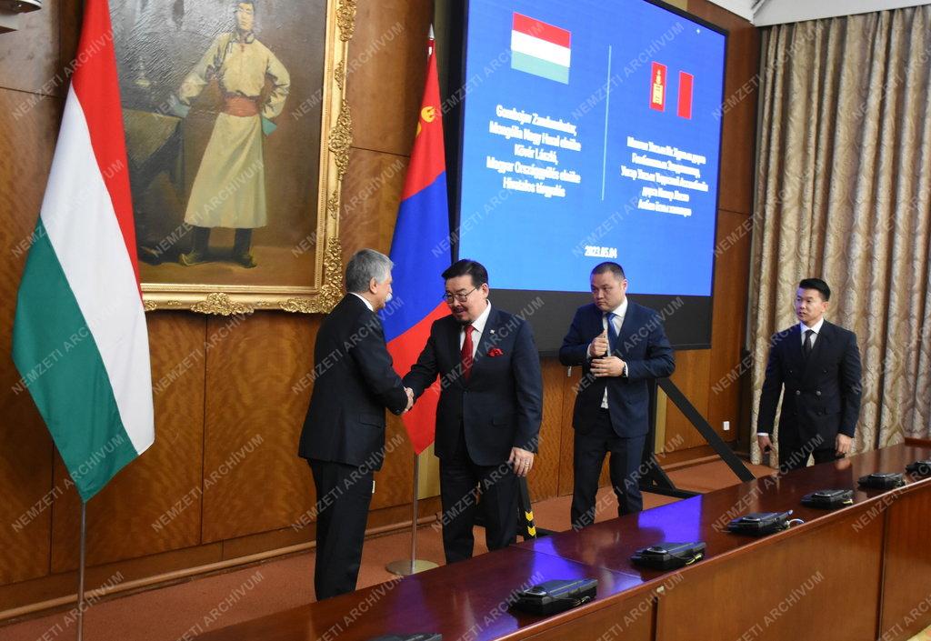 Kövér László Mongóliában