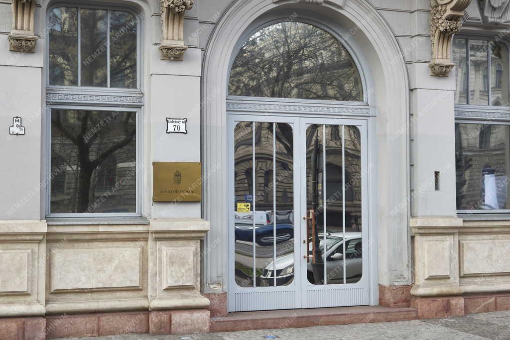 Közigazgatás - Budapest - Miniszterelnökség