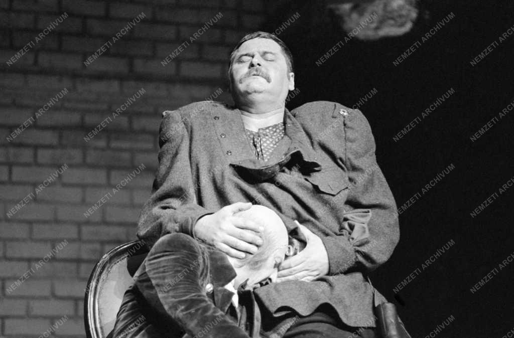 Kultúra - Jelenet A.Szuhovo-Kobilin Tarelkin halála c. komédiájából