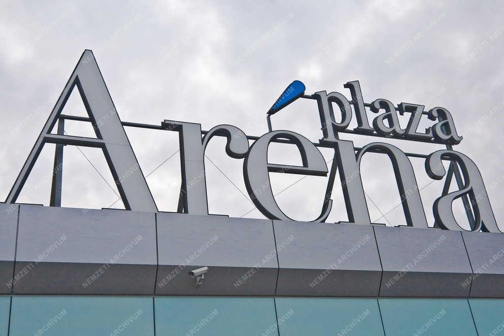 Kereskedelem - Aréna pláza
