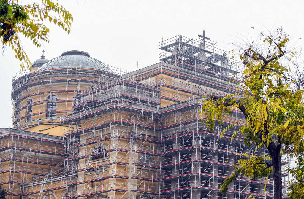 Egyházi épület - Eger - Műemléki rekonstrukció a Bazilikában