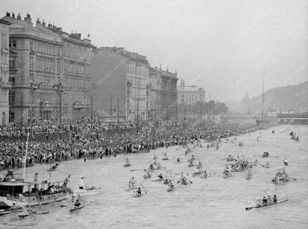 Ünnep - Az Augusztus 20-i vízi parádé próbája