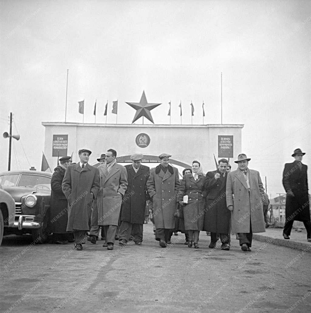 Belpolitika - Beszámoló gyűlés az MDP kongresszusáról