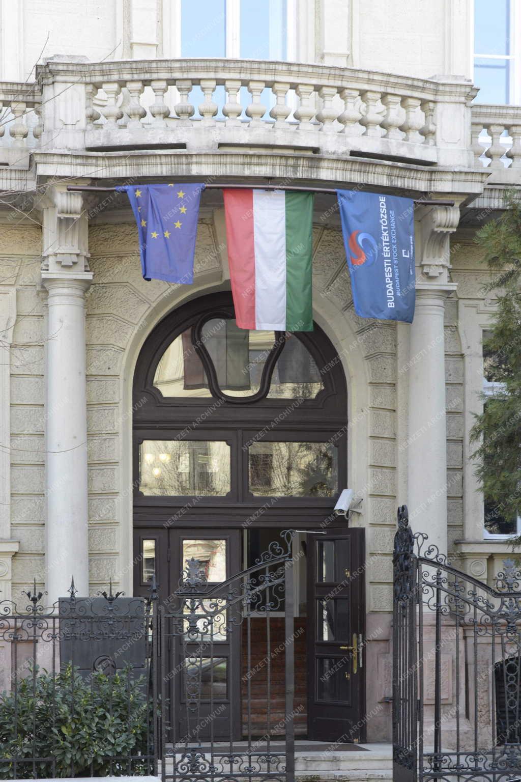 Épület - Budapest - A Budapesti Értéktőzsde bejárata