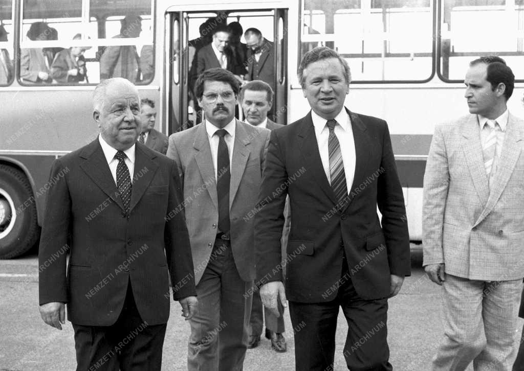Külpolitika - Román pártvezetők Budapesten