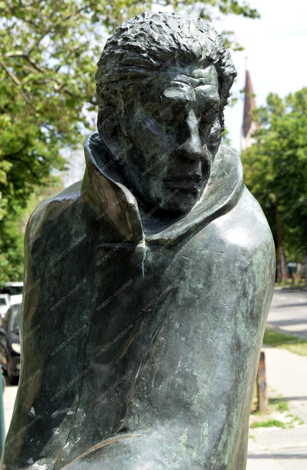 Kultúra - Budapest - Arthur Koestler író szobra