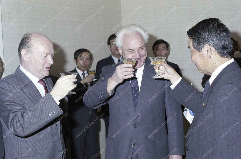 Külkapcsolat - Magyar-koreai egyezmények aláírása