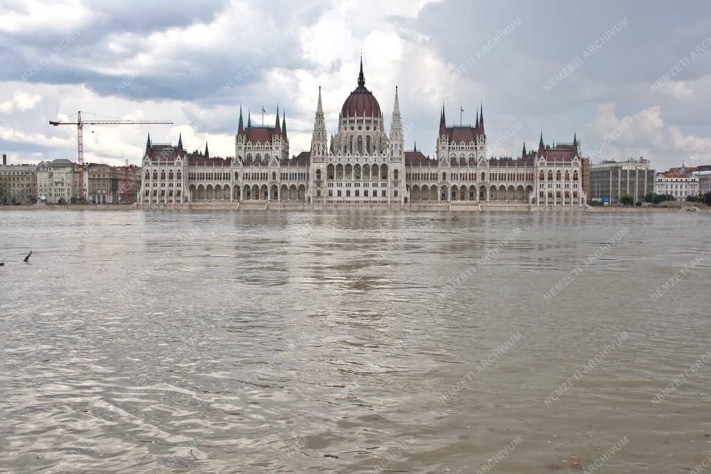 Árvíz - Budapest - Árad a Duna Budapestnél