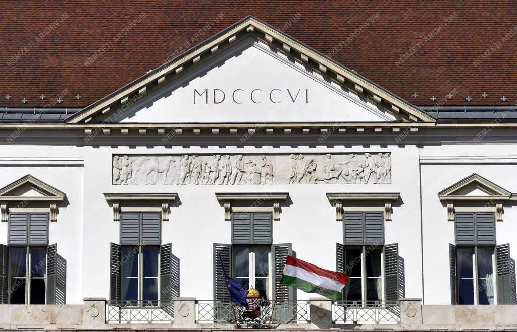 Városkép - Budapest - A Sándor-palota homlokzata