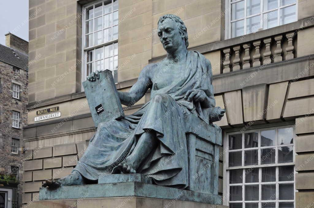 Városok - Edinburgh - David Hume szobra