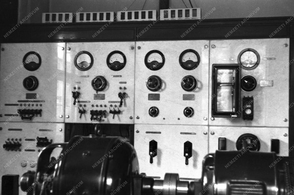 Ipar - Távközlés - Telefonközpont újjáépítése