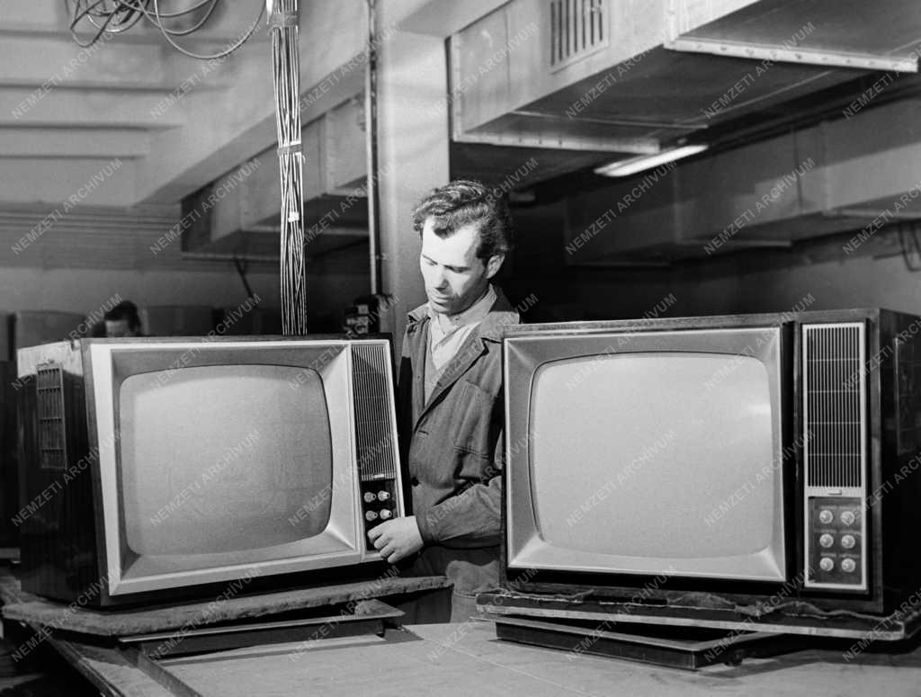 Ipar - Villamossági Televízió és Rádiókészülékek Gyára