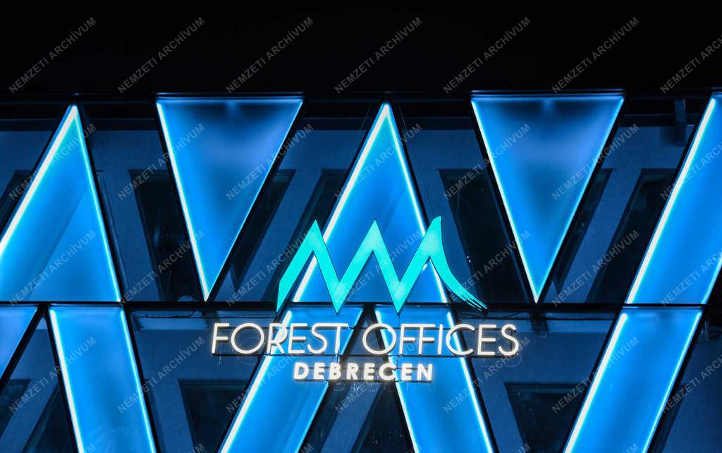 Építőipar - Debrecen - A Forest Offices műszaki átadása 