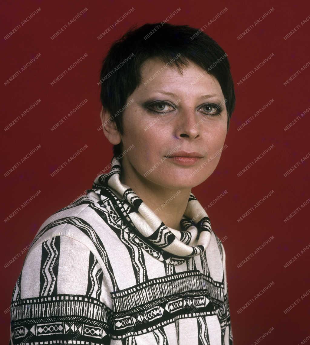 Kultúra - Ronyecz Mária színésznő