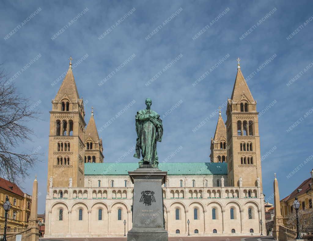 Városkép - Pécs - Dóm tér - Szepessy Ignác püspök szobra