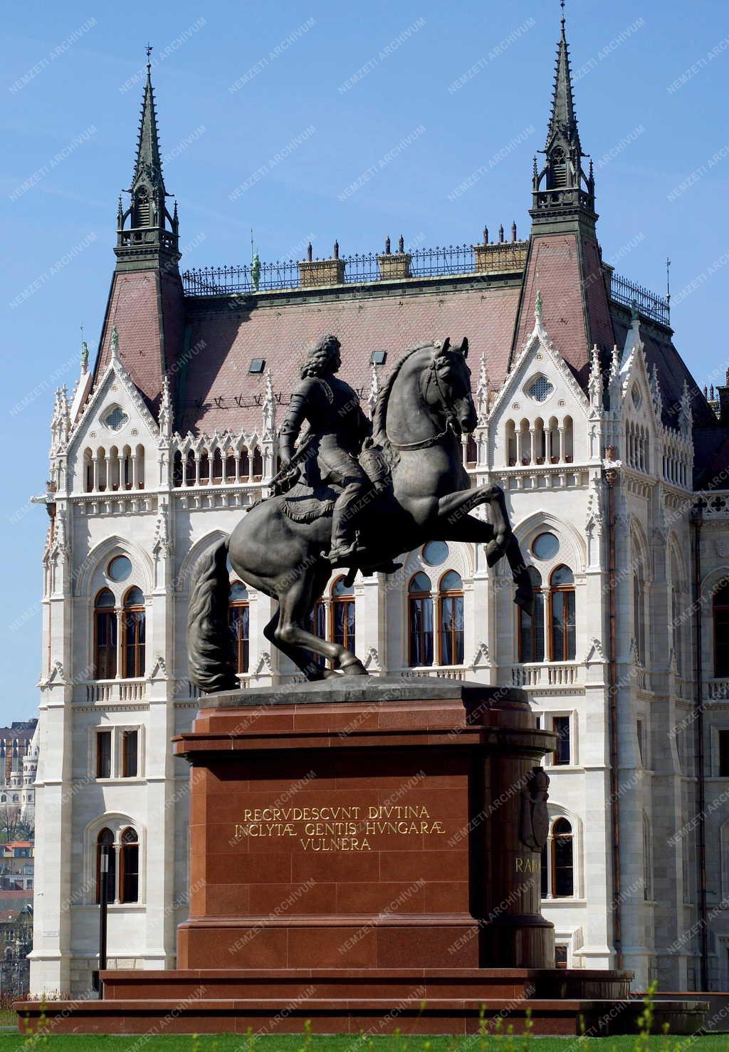 Műalkotás - Budapest - A felújított  Rákóczi-szobor