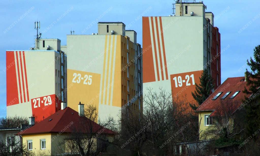 Városkép - Várpalota - Felújított lakóépületek a Tési-dombon