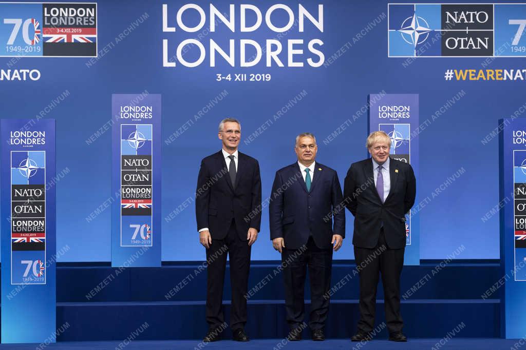 Orbán Viktor a londoni NATO-csúcson