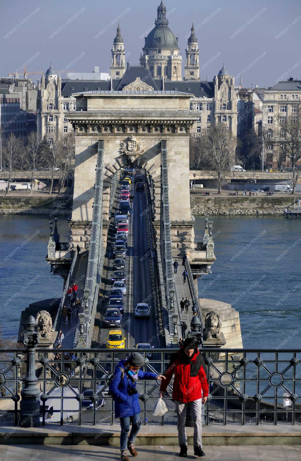 Közlekedés - Budapest - Részleges forgalom a Lánchídon