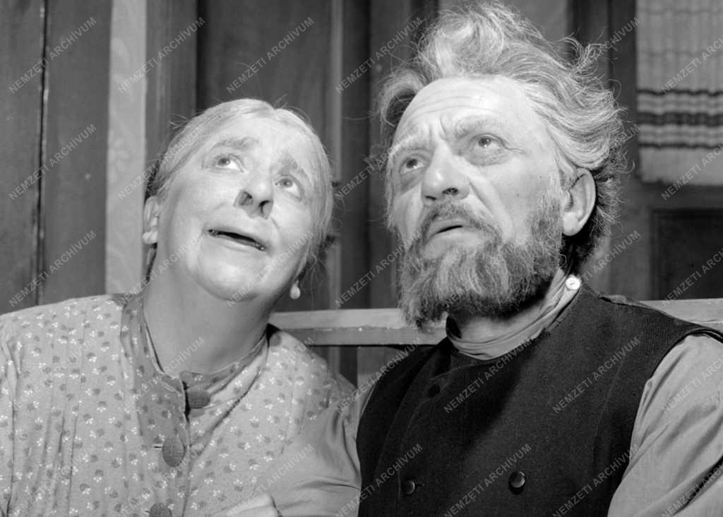 Kultúra - Színház - M. Gorkij: Kispolgárok