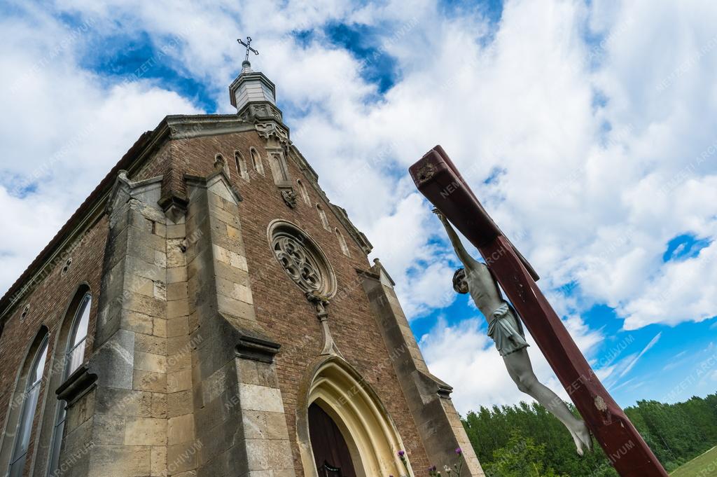 Vallás - Lórév - Zichy-kápolna