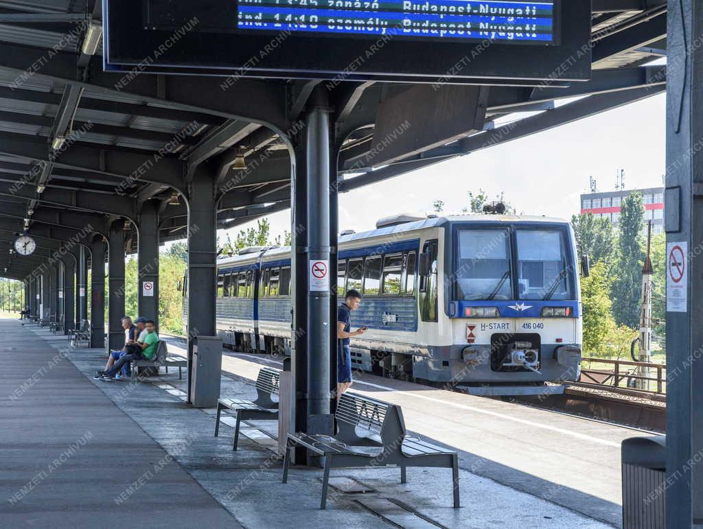 Közlekedés - Budapest - Kőbánya alsó vasútállomás
