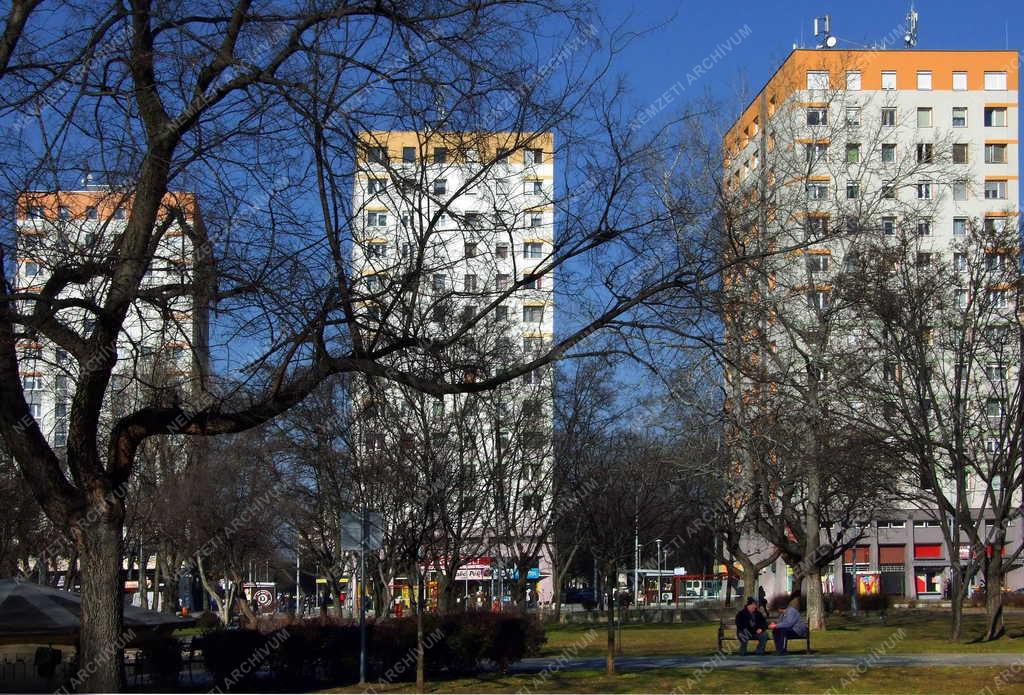 Városkép - Budapest - Felújított épületek Újpalotán