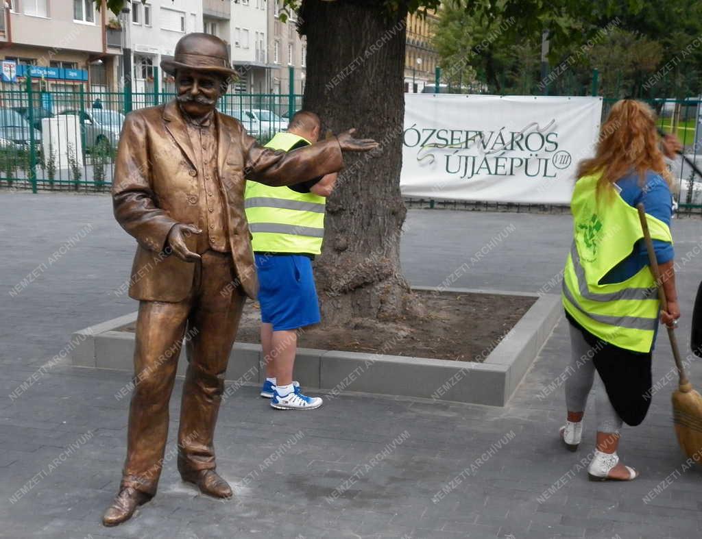 Szobrászat - Budapest - Az Ószeres szobra