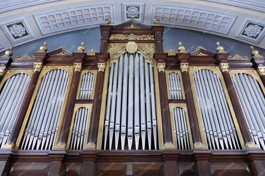 Egyházi épület - Csorna - A premontrei prépostság temploma