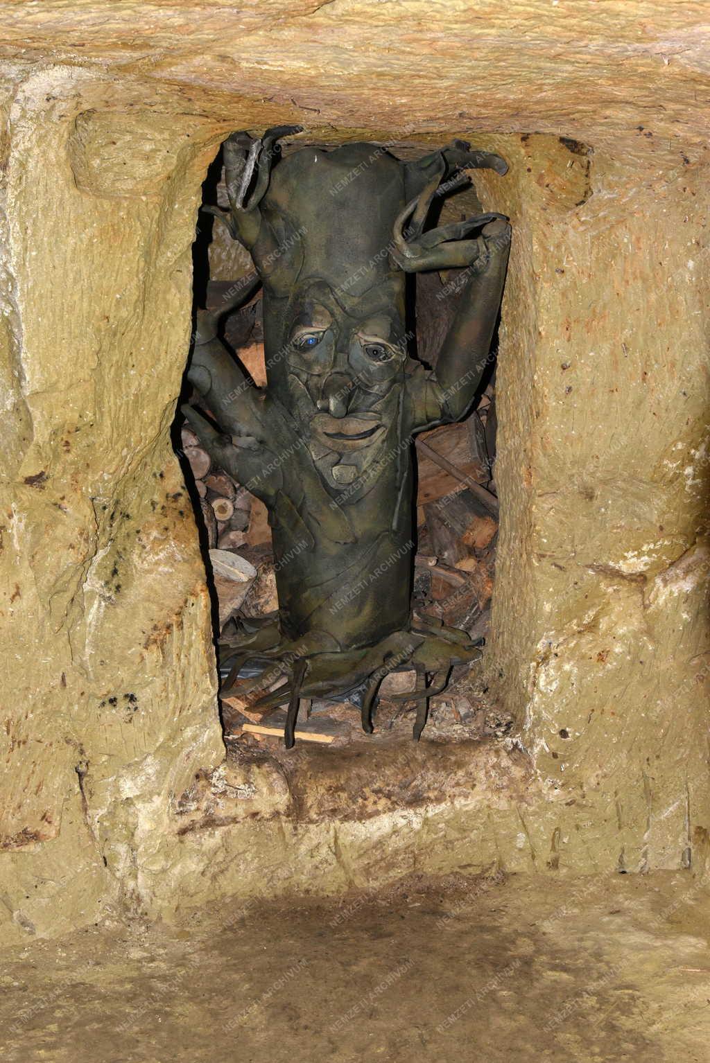 Múzeum - Egerszalók - Barlanglakások