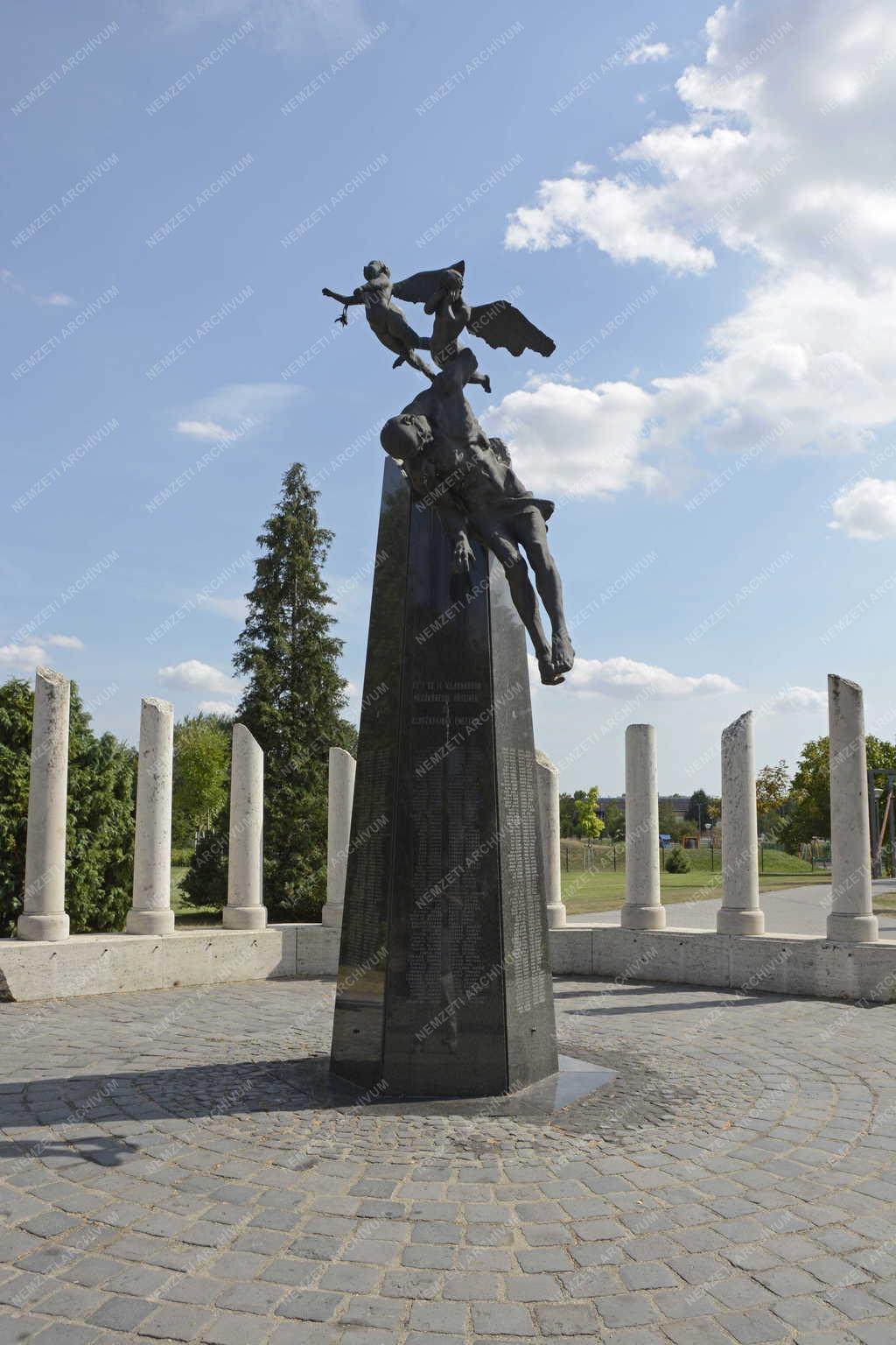 Emlékmű - Mezőkövesd - Világháborús emlékmű  