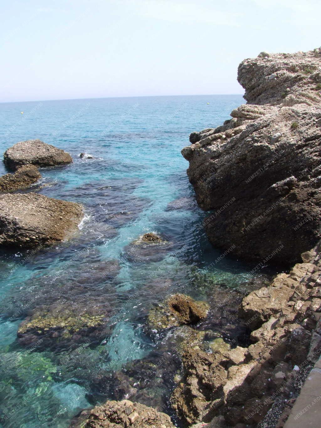 Táj - Sziklás tengerpart a Costa del Sol-on