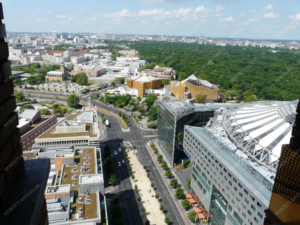 Városkép - Berlin - A Potsdamer Strasse két oldala 