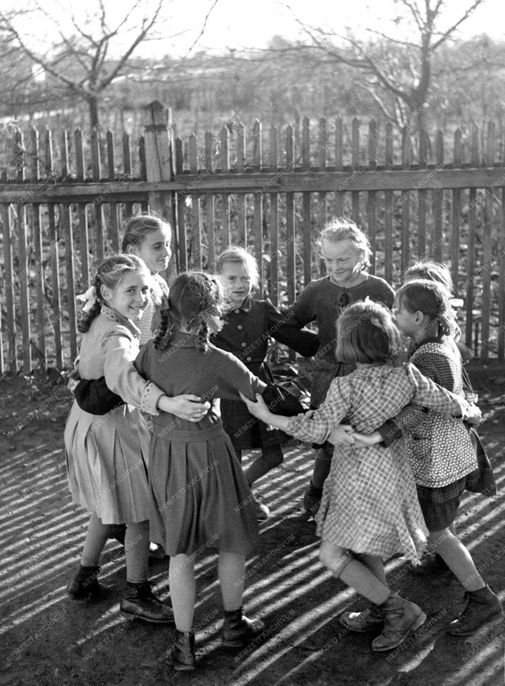 Oktatás - Tanyasi iskola