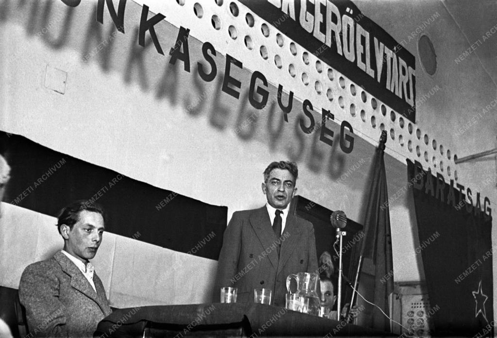 Belpolitika - Az MKP taggyűlése