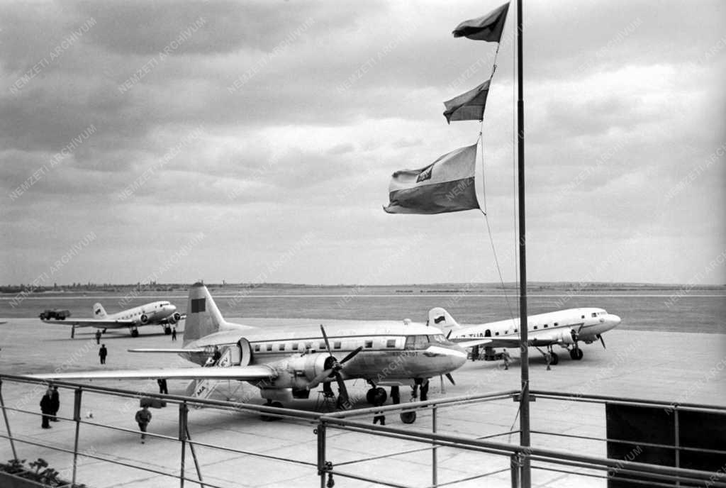 Közlekedés - Ferihegyi repülőtér.