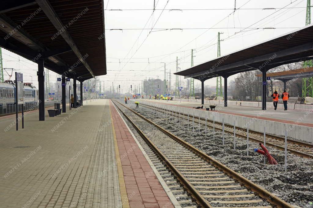 Felújítás - Vác - Megújul a váci vasútállomás