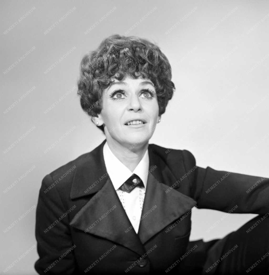 Színház - Psota Irén színésznő műtermi fotózáson