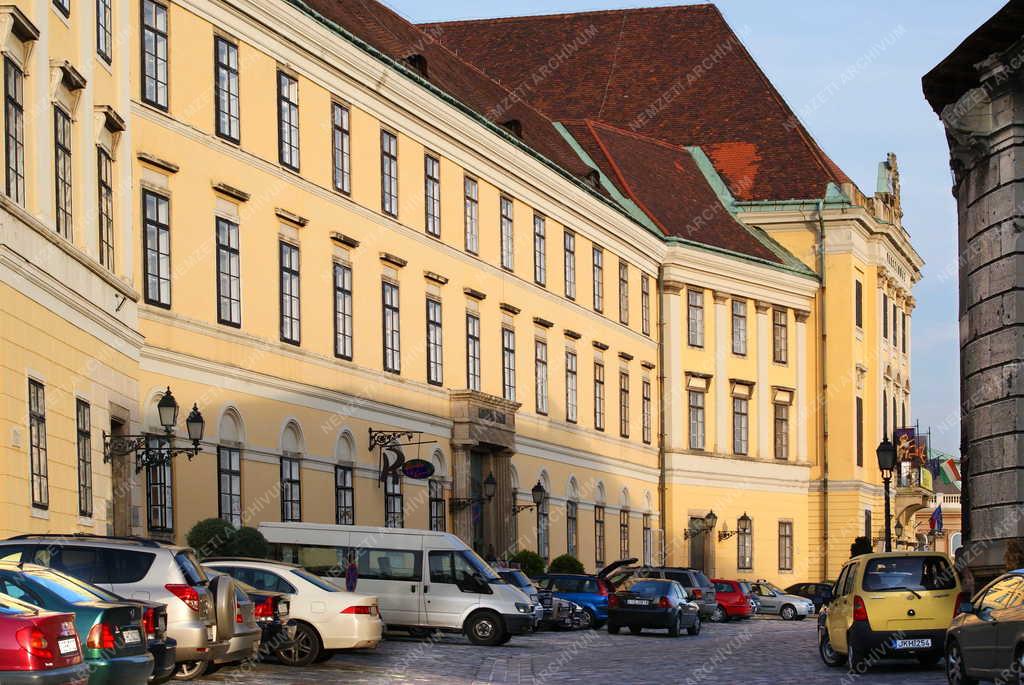 Budapest - Budai Vár - Színház utca